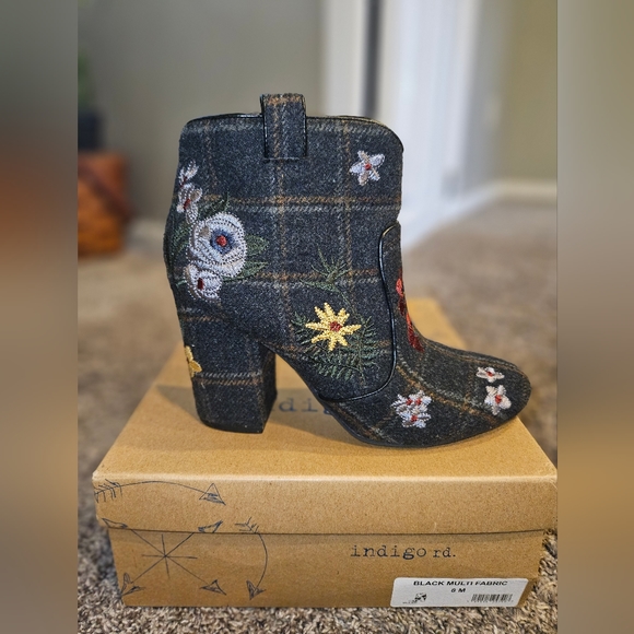INDIGO RD Juke Flannel Floral Plaid embroidere Booties Western Boho Size 8 Boots - Picture 2 of 8